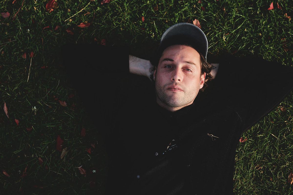 artist-laying-in-grass